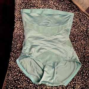 Cross waist shaper/waist trainer